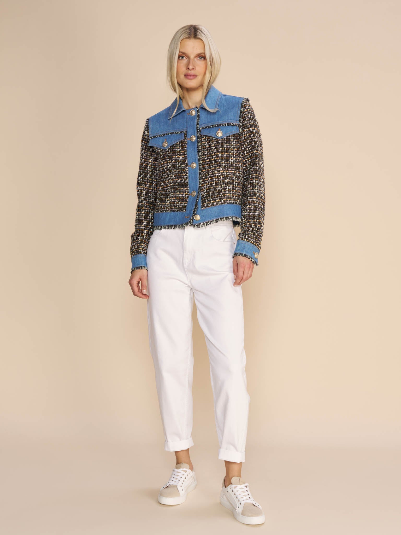 Modelshot / Blue / Detail